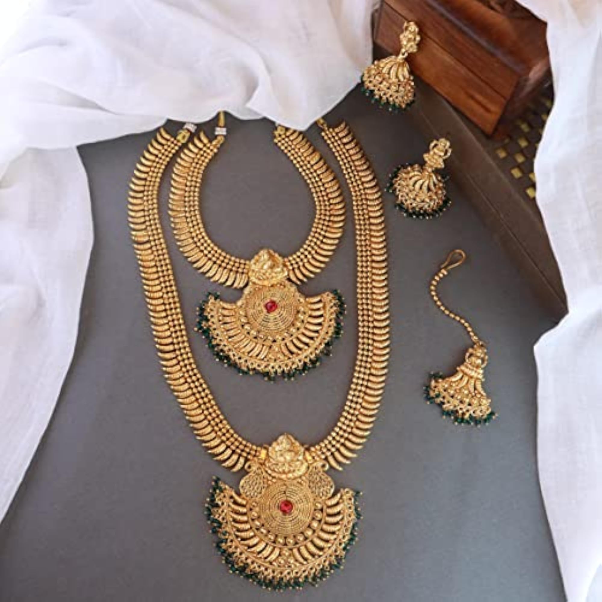 18K Plated Traditional Style Choker Necklace Set